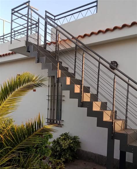 Outdoor staircase - Link Iron - CAST DESIGN - straight / metal step ...