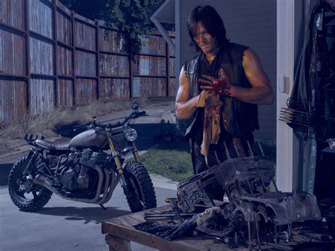 Daryl Dixon HD Wallpaper - Norman Reedus in The Walking Dead