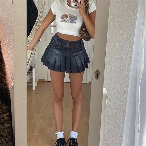 @iammariananeves in 2021 | Pleated denim skirt y2k, 2000’s outfits ...