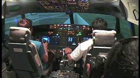 Boeing 737 REAL Flight Simulator Experience - Singapore - YouTube