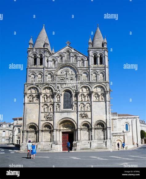 Angouleme cathedral hi-res stock photography and images - Alamy