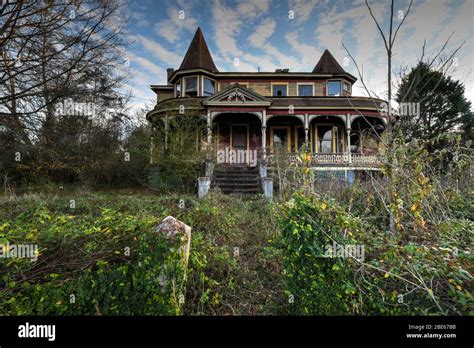 Abandoned house in Georgia Stock Photo - Alamy