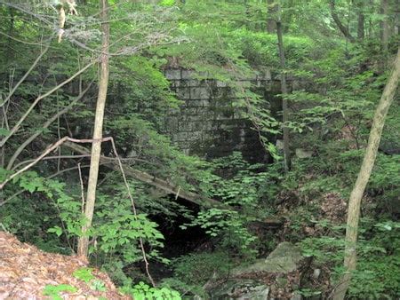 Hiking to the Catskills Aqueduct in the Mohonk Preserve - SectionHiker.com