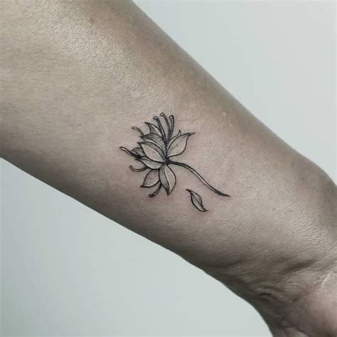 Minimalist Flower Tattoo Meaning : Top 61 Best Minimalist Flower Tattoo ...