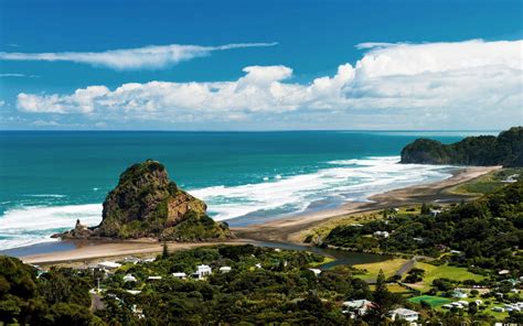 Piha Beach in Auckland