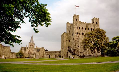 File:Rochester Castle courtyard, 2010.jpg - Wikimedia Commons