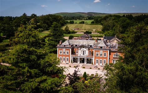 Eaves Hall: A Gorgeous Wedding Venue In Lancashire | Guides for Brides