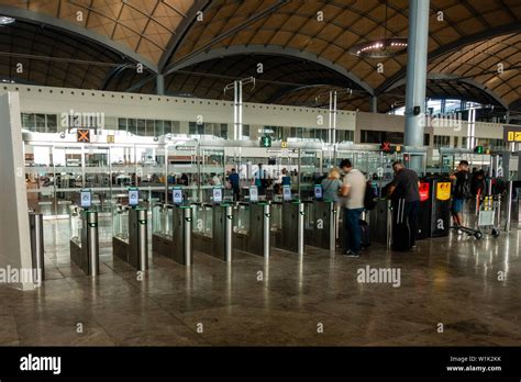 airport departure area Stock Photo - Alamy