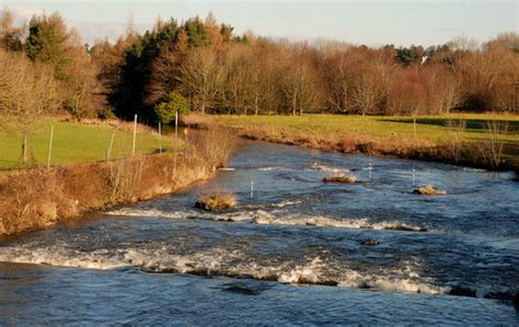 The River Lagan at Shaw's Bridge,... © Albert Bridge cc-by-sa/2.0 ...