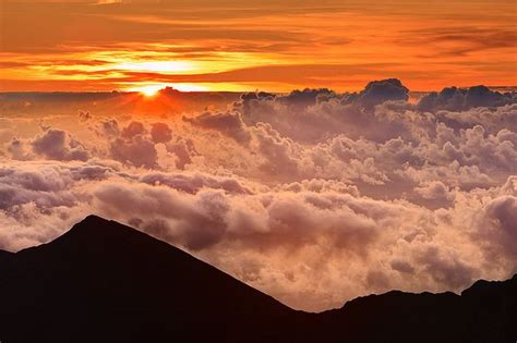 Pin by Klauz Colin on Clouds & Weather | Haleakala sunrise, Maui travel ...