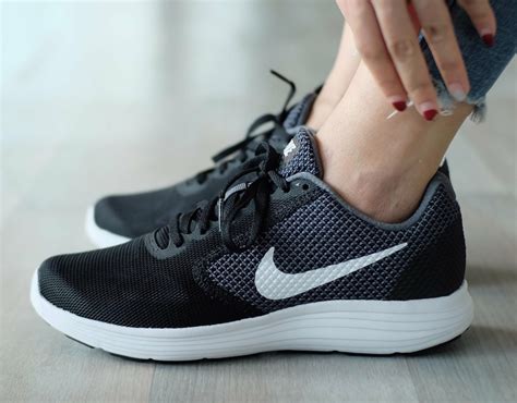 The 5 Best Shoes for Metatarsalgia [Ball of Foot Pain] - defeetit.com