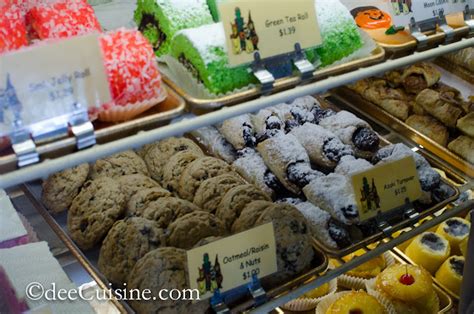 Liliha Bakery Bakes Delicious Coco Puffs in Hawaii – dee Cuisine