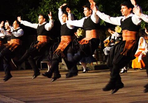 Traditional shows: Traditional Greek Dance Show at the Dora Stratou Theater