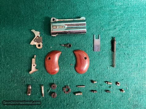 DAVIS - D-32 DERRINGER. PARTS LOT INCLUDING: BARREL, GRIPS. HAMMER, AND ...