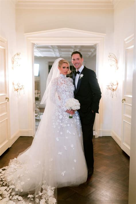 Paris Hilton wore a custom Oscar de la Renta wedding dress with sheer ...