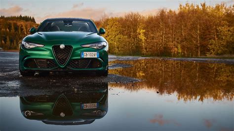 Обои на рабочий стол Зеленый автомобиль Альфа Ромео / Alfa Romeo Giulia ...