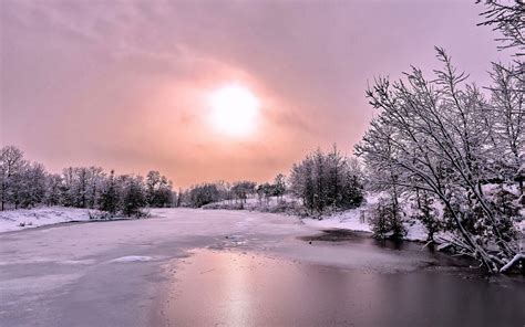 Winterlandschap met bevroren rivier | Mooie Leuke Achtergronden Voor Je ...