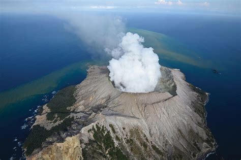 11 Unbelievable Facts About Volcanic Vents - Facts.net