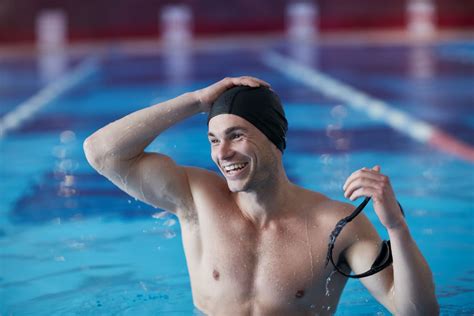 How does swimming build muscle? The Hussle Blog