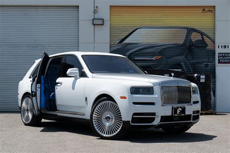 Rolls-Royce Cullinan White with Forgiato Trimestre-M Aftermarket Wheels ...