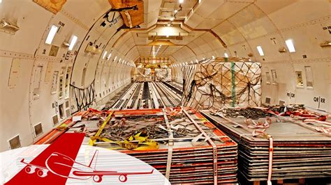 INSIDE AN EMPTY CARGO AIRPLANE - Boeing 747-400 - YouTube