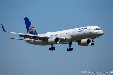 Airplane Art - United Airlines Boeing 757-200 arriving at Dublin ...