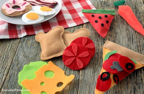 MAKE FELT PLAY FOOD