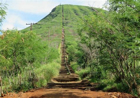 Hiking One Mile Straight Up at Oahu’s Koko Crater Trail - Quirky Travel Guy