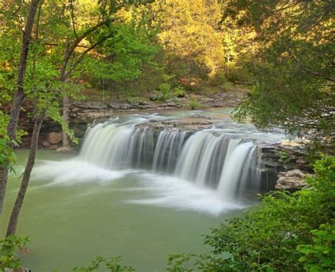 Ozarks-waterfall - Travel Off Path