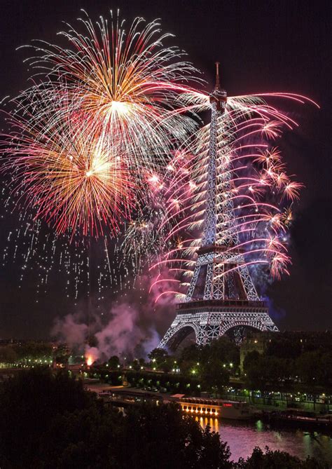 14-Juillet-2014-Tour-Eiffel-feu-artifice-Photo-Maire-de-Paris - Light ...