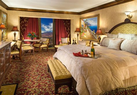 Tuscany King Suite | Peppermill Resort Hotel, Reno