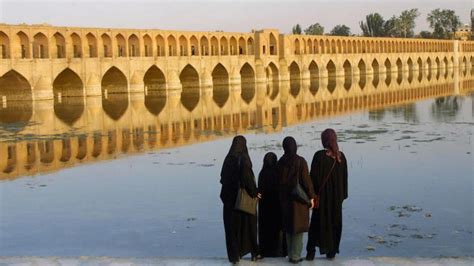 İsfahan’ın tarihi köprüleri tehlike altında - Al-Monitor: Independent ...