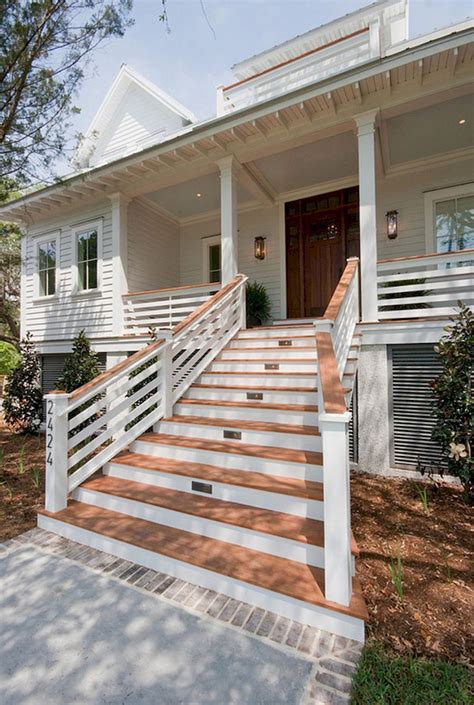 25 Beautiful Farmhouse Front Porch Decorating Ideas - insidecorate.com ...