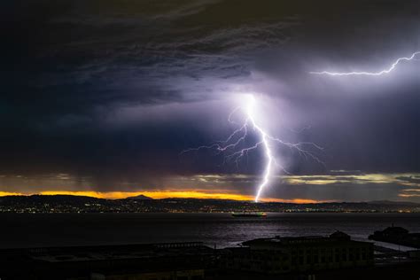 Red flag warning issued as dry thunderstorms move toward the Bay Area