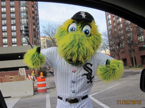 Chrysler Tows the Floats - 79th Annual McDonald’s Chicago Thanksgiving ...