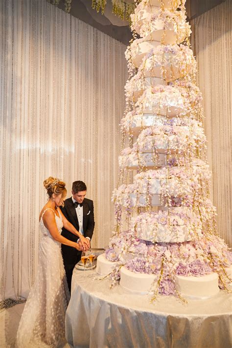 Worlds Biggest Wedding Cake