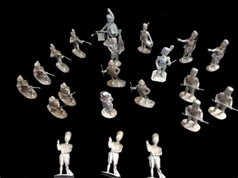 Set Of 21 Unpainted Lead Toy Soldiers