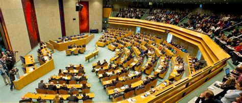 Dutch parliament votes to strip terrorists of dual nationalities ...