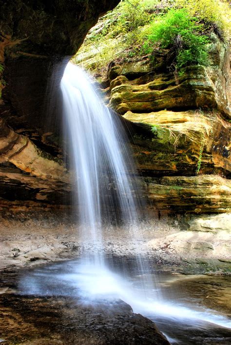 LaSalle Canyon Waterfall, Starved Rock State Park, Illinois - a photo ...