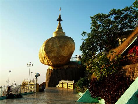 Asisbiz Myanmar Mon State Kyaiktiyo Pagoda Golden Rock 19