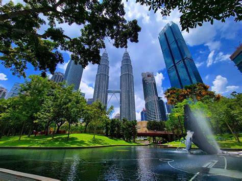 KLCC Park: Let's Take A Look Into This Beautiful Garden!