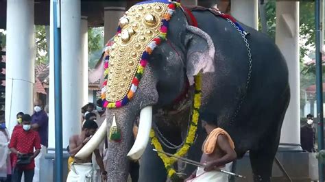 Onam: Devotees offer prayers at Thrikkakara Vamana Moorthy Temple ...