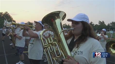 Marching band loses instruments after flight delays - YouTube