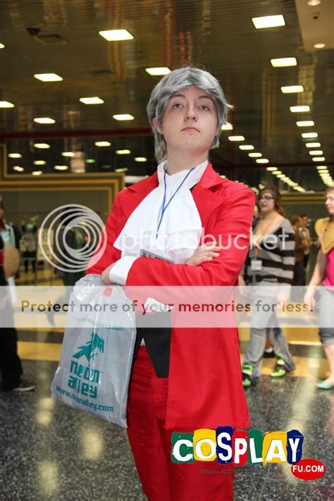 Miles Edgeworth Cosplay Photos