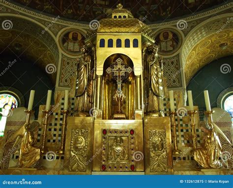 Gilded Altar of the Christian Church Stock Image - Image of catholic ...