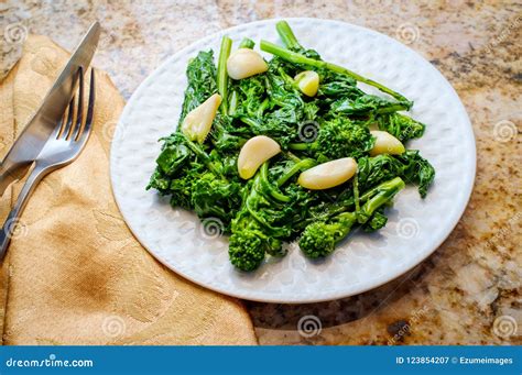 Sauteed Garlic Broccoli Rabe Stock Image - Image of vegetable, bitter ...