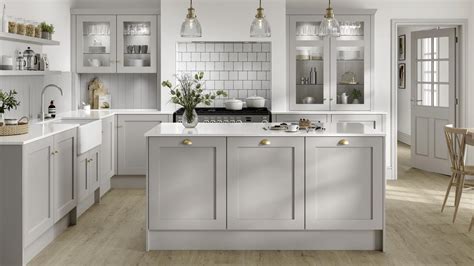 Chilcomb Dove Grey Kitchen | Fitted Kitchens | Howdens