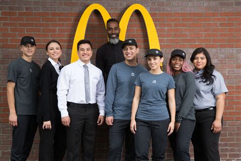 McDonald's Upgraded Their Uniforms – & You Have To See Them | Mcdonalds ...