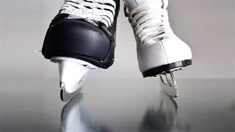 Hockey Skates vs. Figure Skates: The Best Way to Compare – PolyGlide Ice