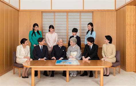 Japanese royal family holds a ceremony, show their family photo to ...